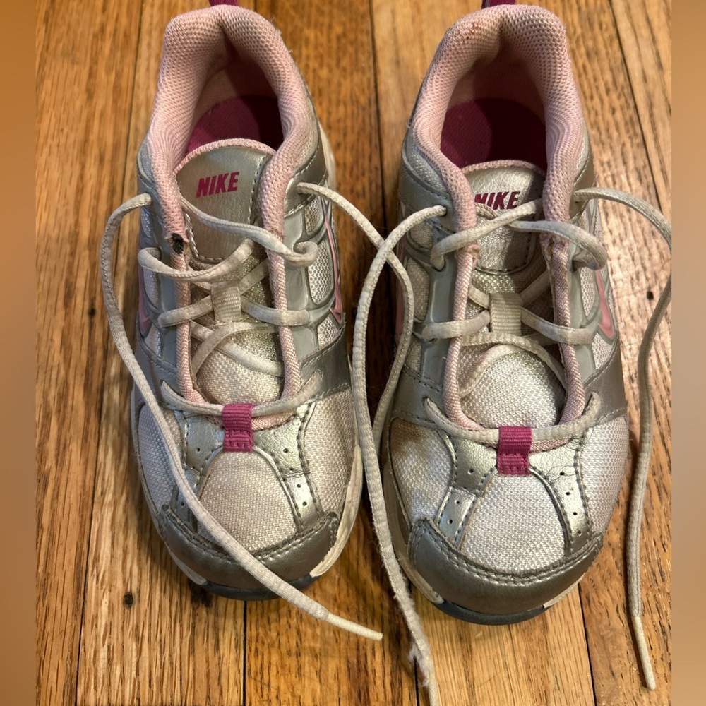 Nike Toddler Sneakers Sz 9
